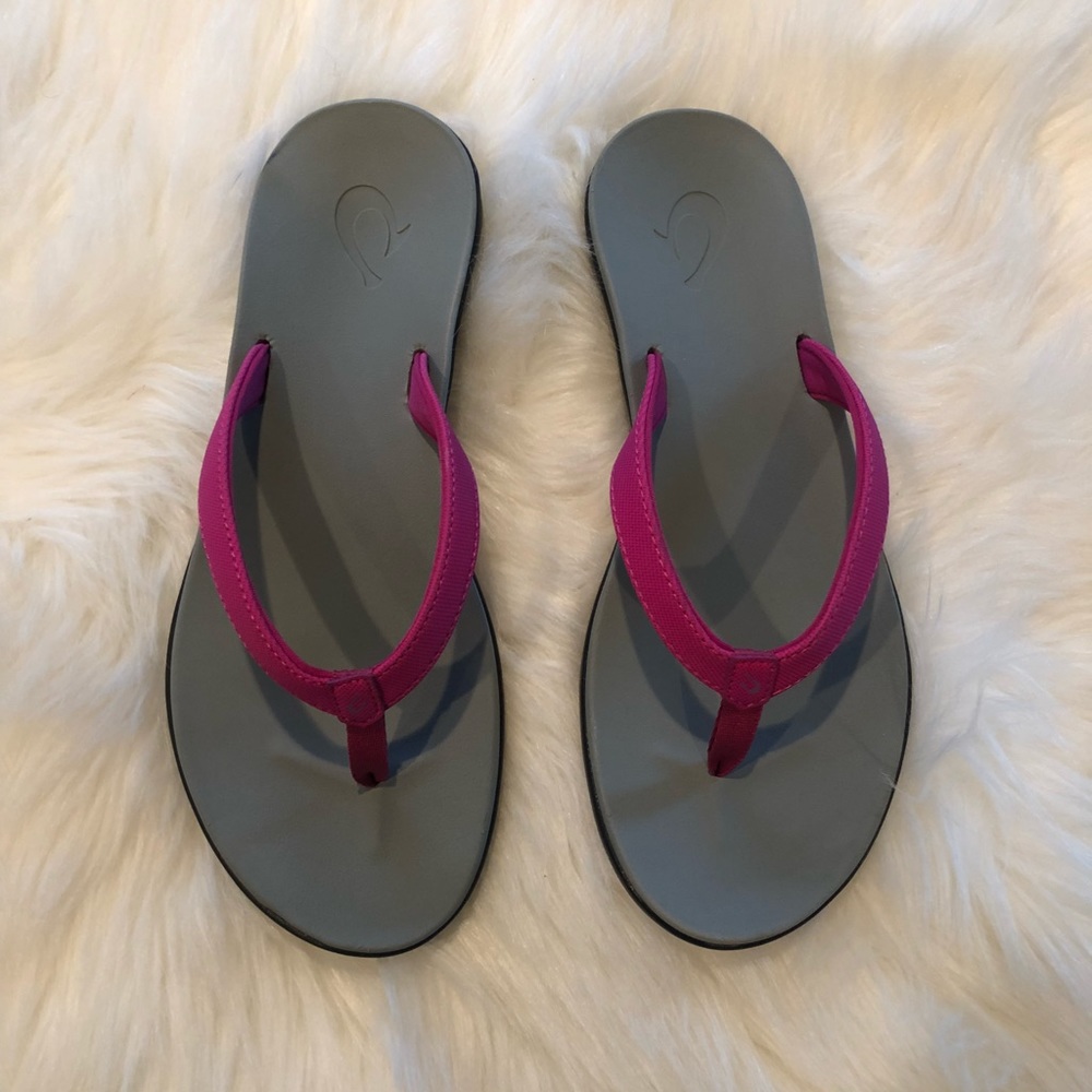 NWT OluKai Sandals size 6